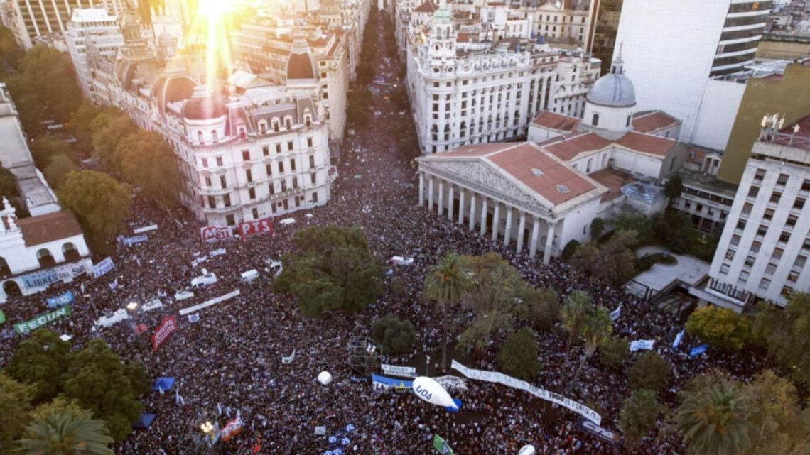 Día 487, la oposición está en las calles, pero no en la CGT