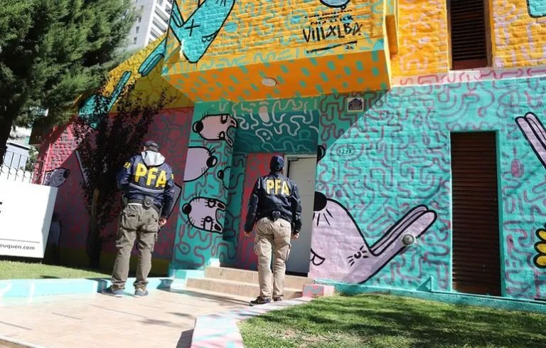 Dos turistas rusas presuntamente vinculadas a la secta “Ashram Shambala” fueron detenidas luego de allanar un hostel en Neuquén