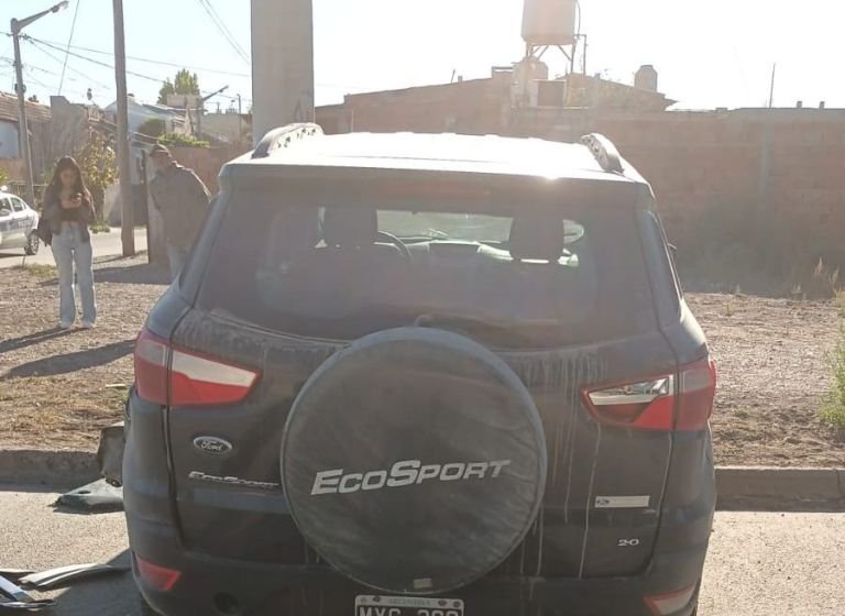 Dos víctimas al hospital tras choque de camionetas en la zona sur de Trelew