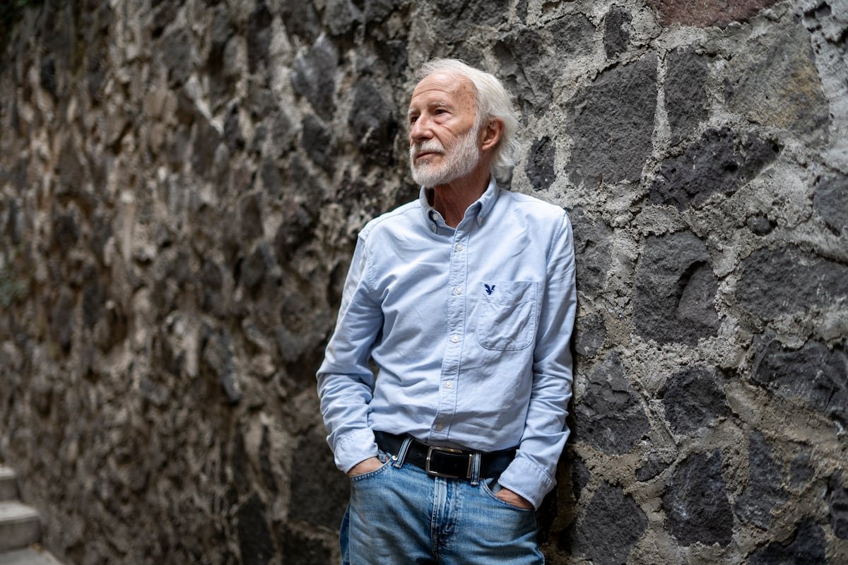 Eduardo Milán, poeta: “La pelea contra el paso del tiempo es una lucha perdida”