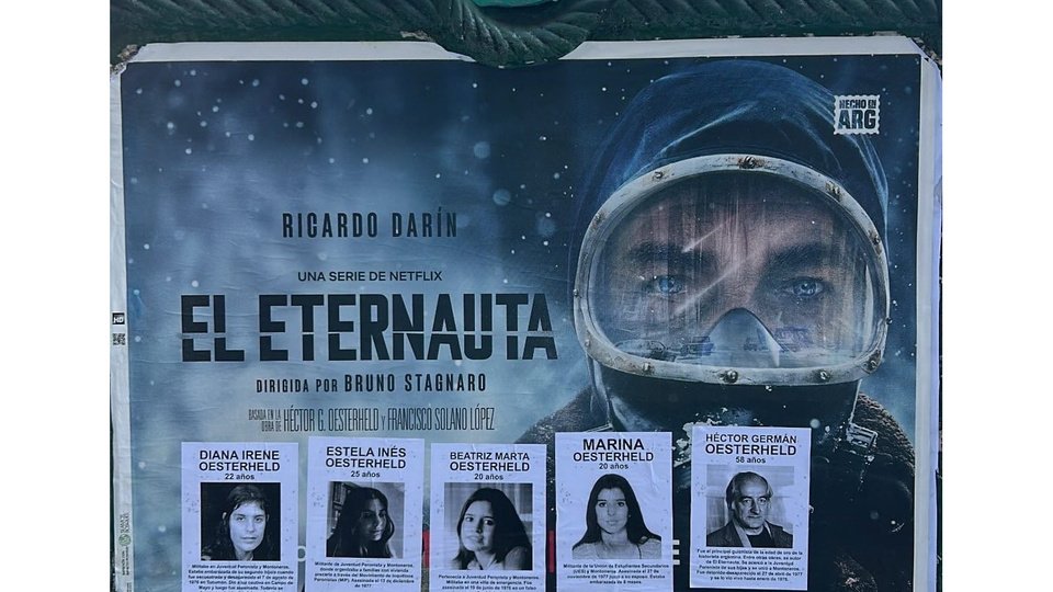 El Eternauta tiene memoria | Intervención en afiches para recordar a las cuatro hijas desaparecidas del historietista
