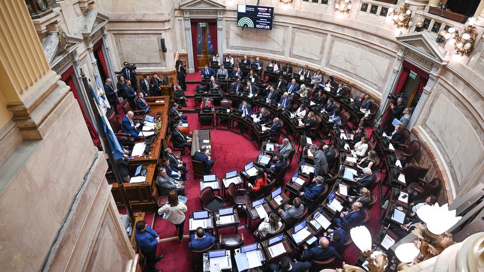 El Gobierno se queda sin margen de tiempo en el Senado para proscribir a Cristina Kirchner | El deate por Ficha Limpia fue postergado por el homenaje a Francisco