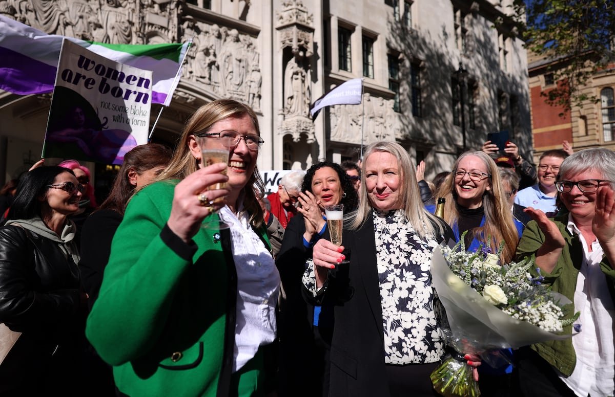 El Reino Unido acelera las reglas para el uso de espacios públicos tras la sentencia del Supremo sobre las mujeres trans | Sociedad