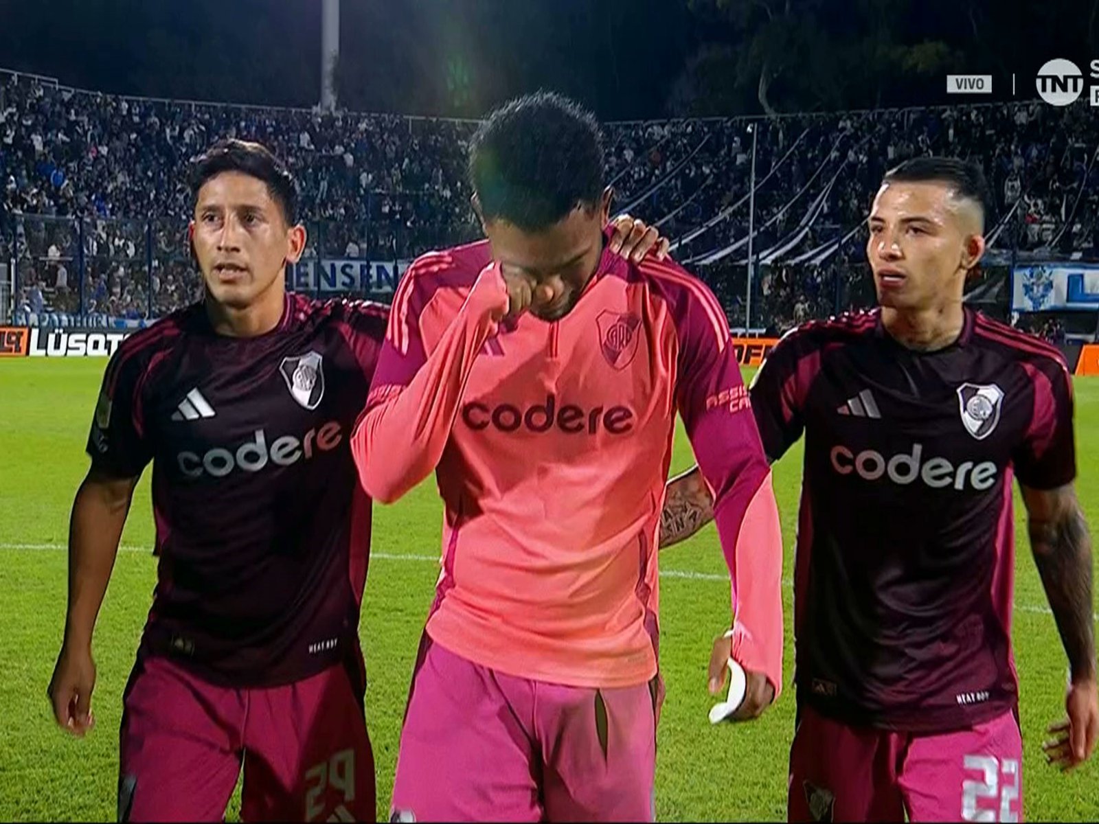 El colombiano Miguel Borja se lesionó en el Bosque, se fue llorando y encendió alarmas en River: ¿llega al Superclásico?