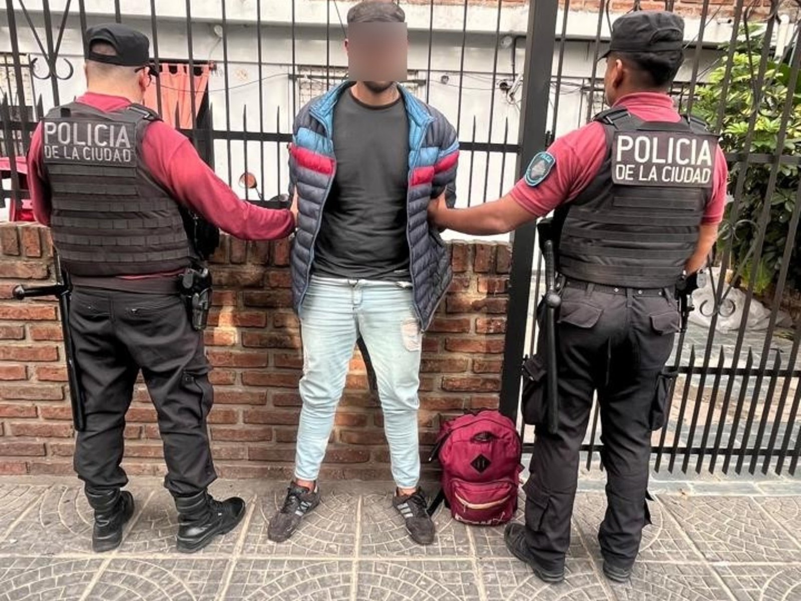 El detenido por el crimen de Parque Chacabuco podría haber sido ya condenado y estar detenido por sus antecedentes