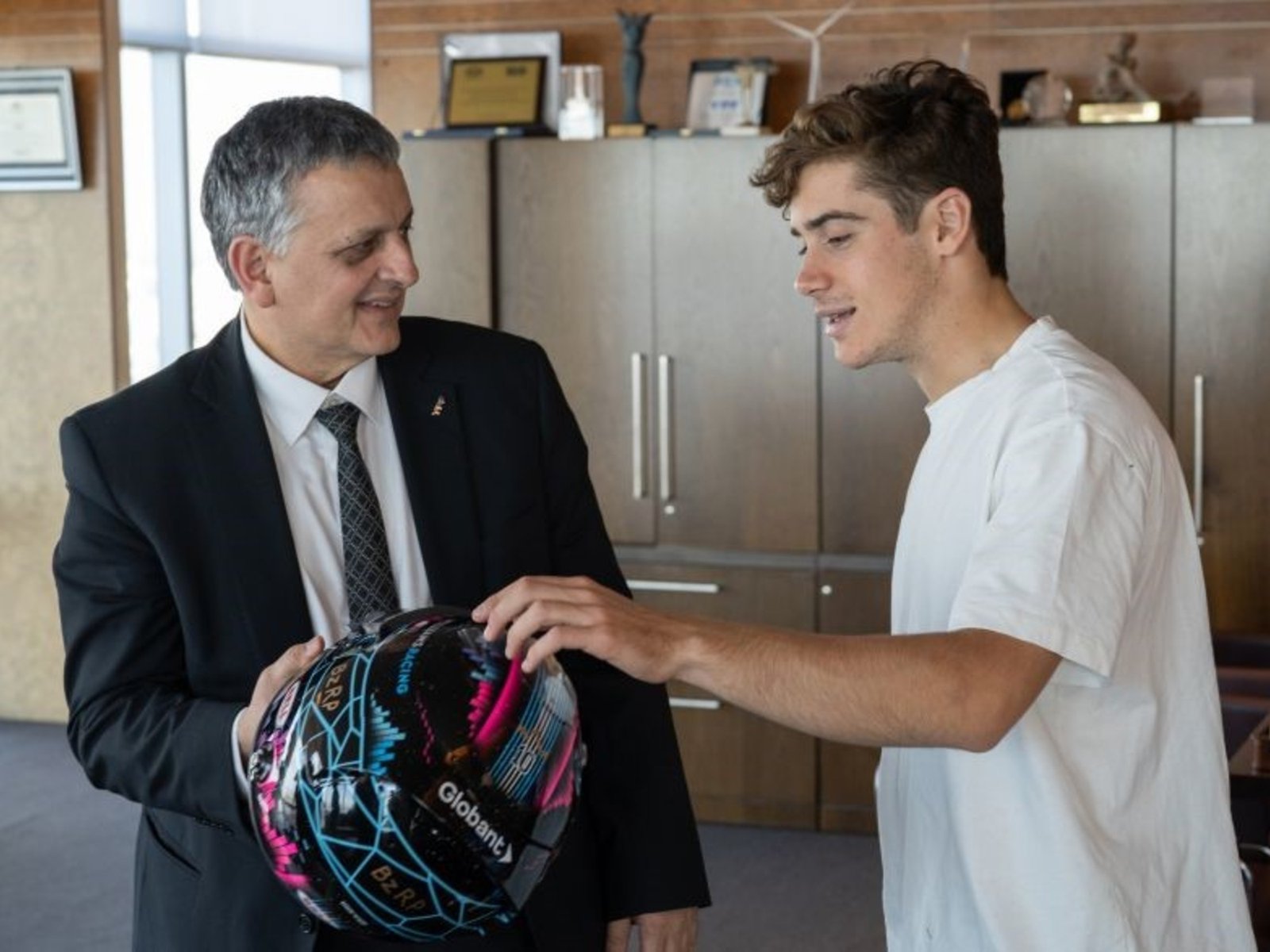 “En Imola”, al CEO de YPF le quedó abierto el micrófono y anticipó cuándo debutará Franco Colapinto en Alpine en la Fórmula 1 2025