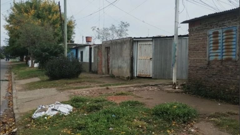 Encuentran a un joven asesinado con una puñalada en la garganta