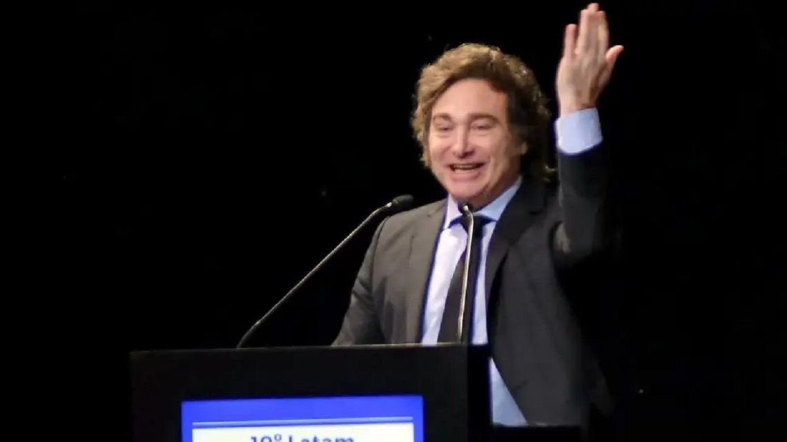 Encuesta: el 51 % evalúa como mala la gestión de Milei pero casi el 35 % votaría a LLA en las elecciones legislativas