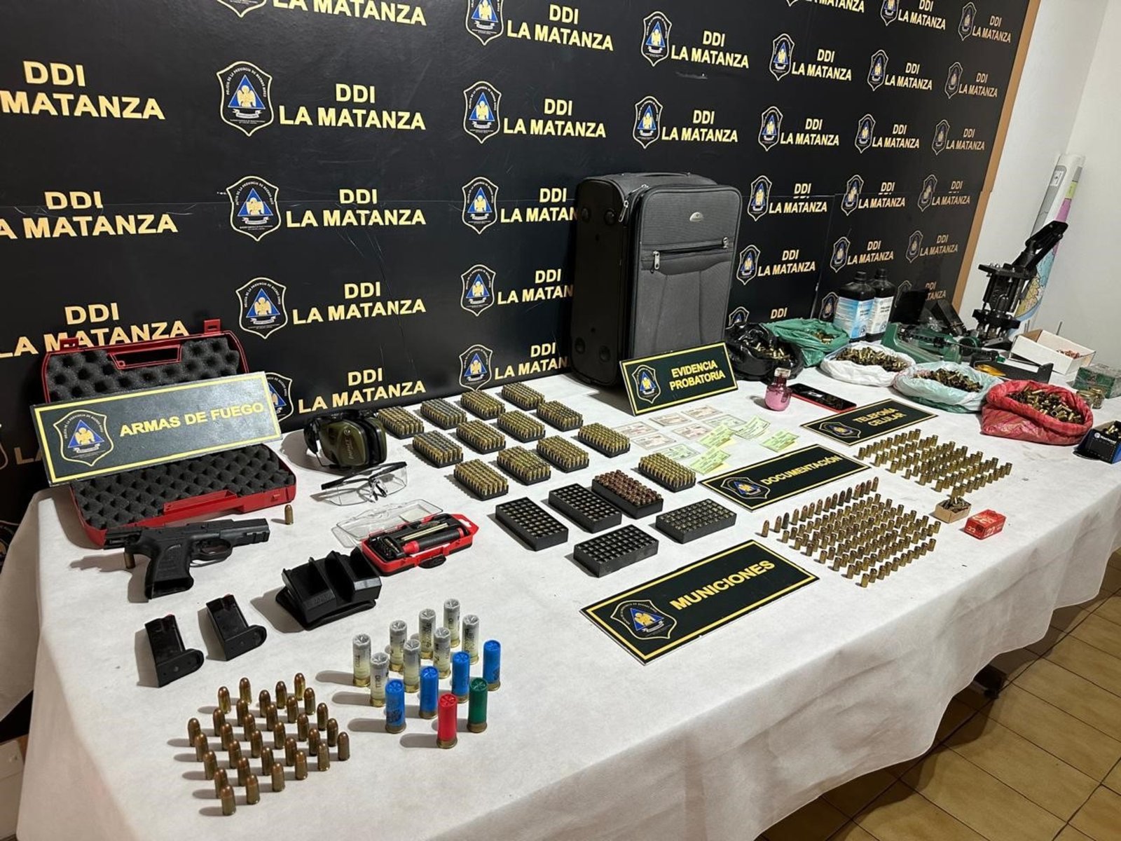 Eran buscados por una entradera y descubrieron que fabricaban balas para bandas narco