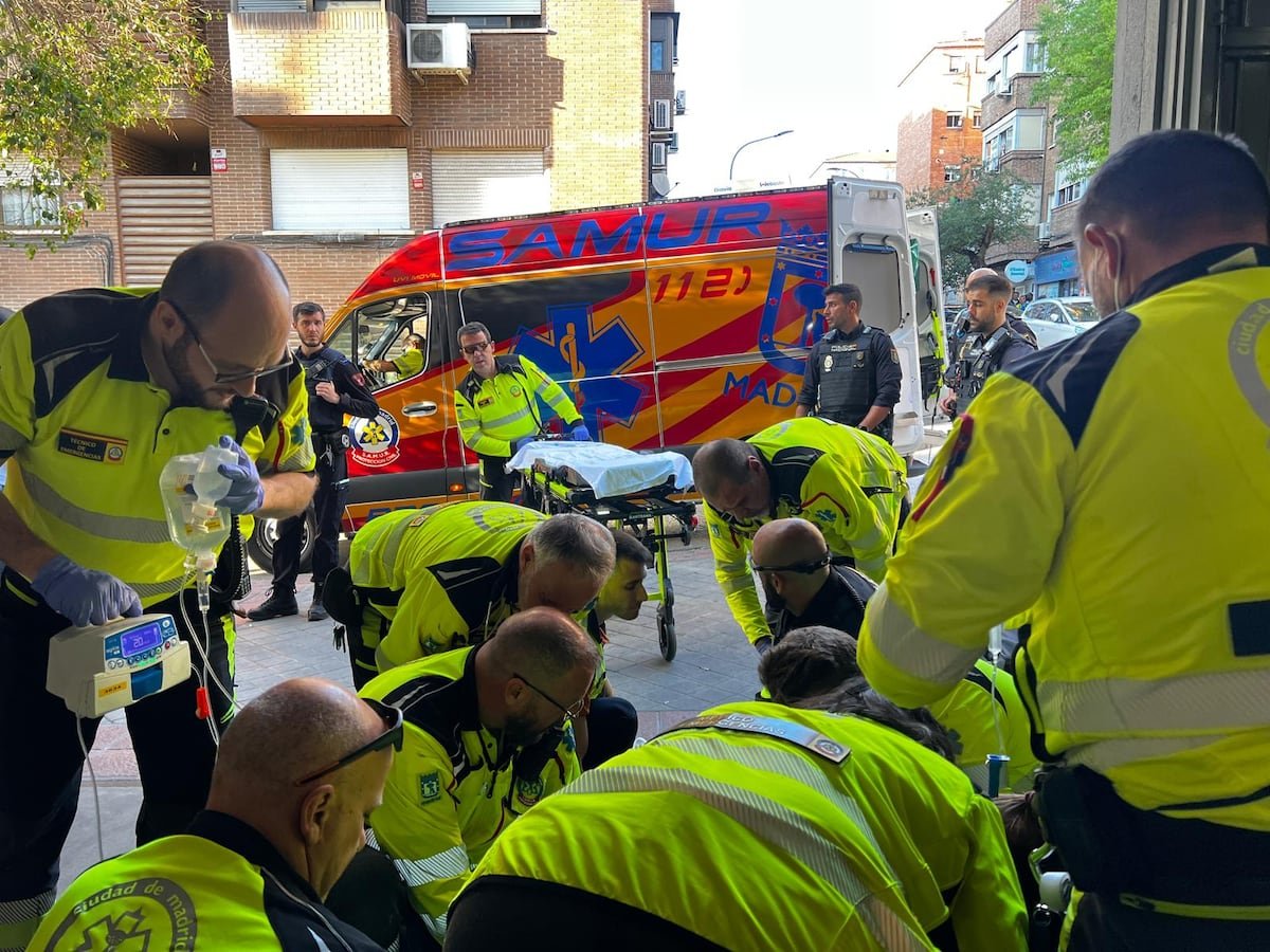 Fallece el joven apuñalado en plena calle en Puente de Vallecas cuando iba al supermercado | Noticias de Madrid