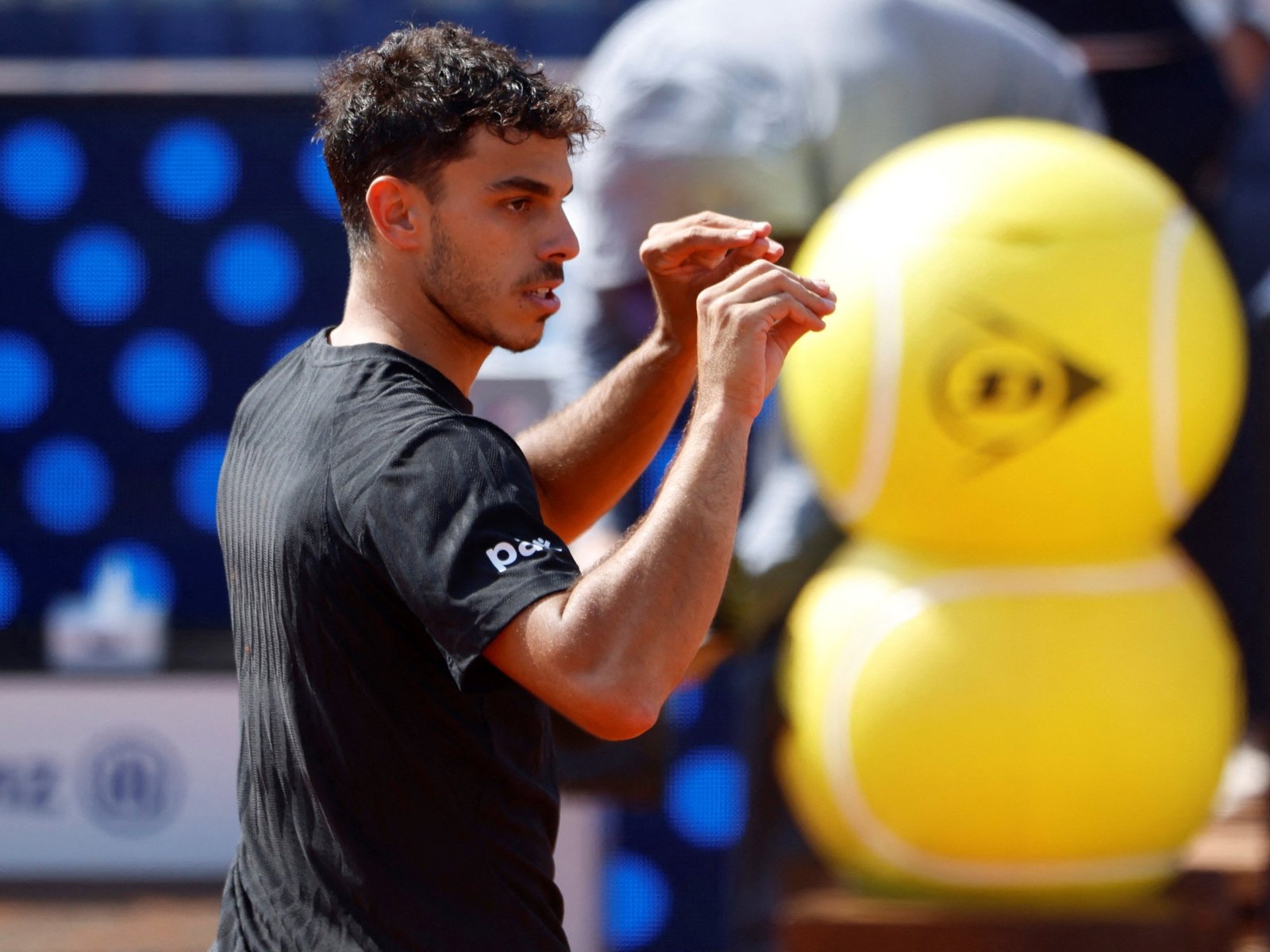 Francisco Cerúndolo venció con autoridad al kazajo Alexander Shevchenko y se metió en cuartos de final