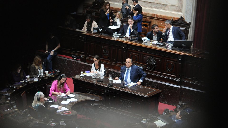 Francos defendió la deuda y negó la devaluación | El jefe de Gabinete brindó su informe mensual en la Cámara de Diputados