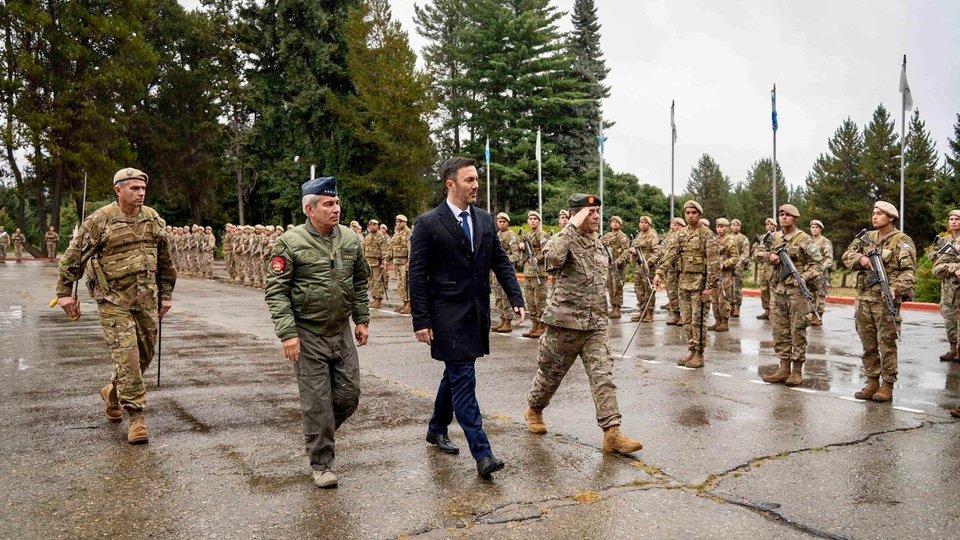 Fuera de la ley: el Gobierno autoriza que las Fuerzas Armadas detengan a civiles en la frontera | Para delitos “en flagrancia”