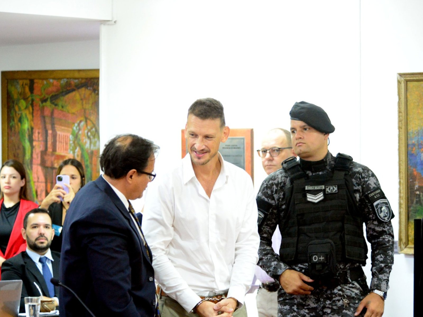 Germán aun se percibe diputado y su hermano dice ser adicto al material de abuso sexual infantil