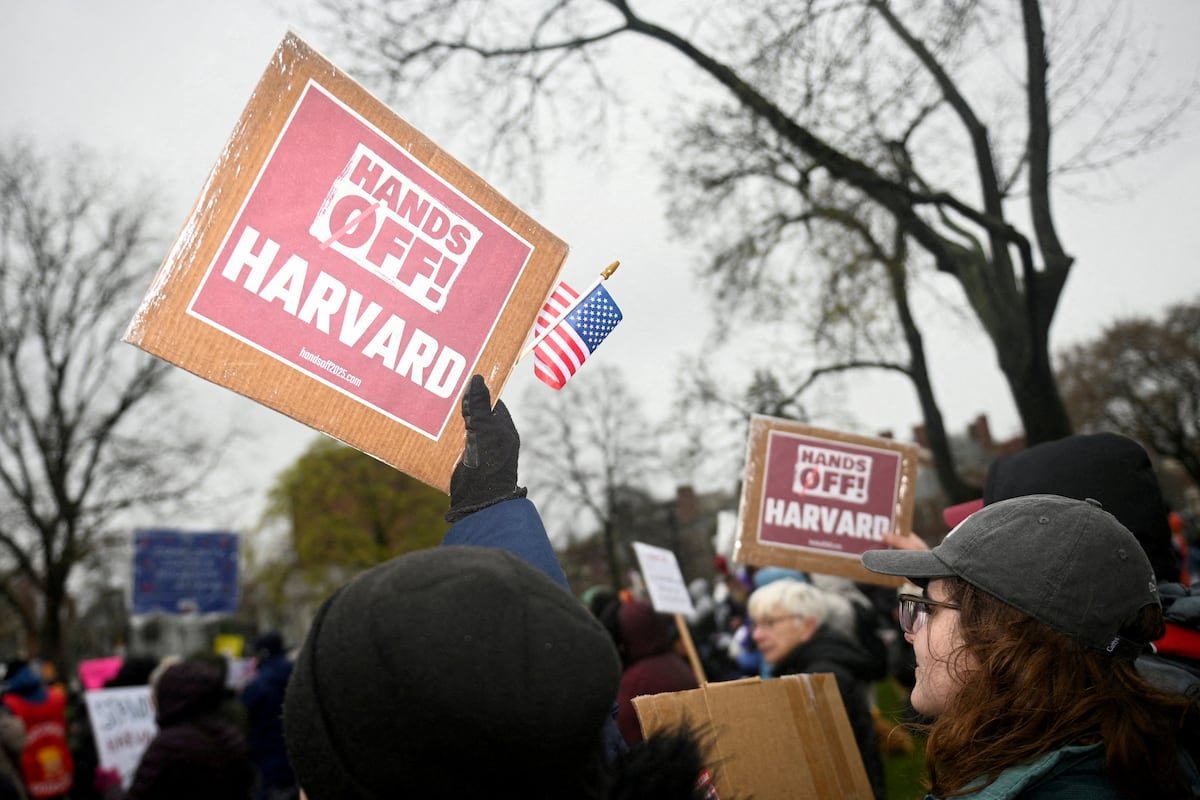 Harvard demanda al Gobierno de Estados Unidos por la congelación de fondos federales para la investigación | Internacional