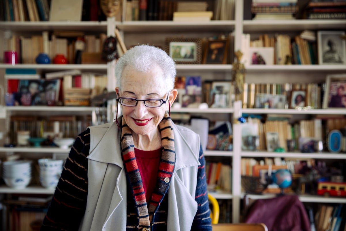 Helène Cixous, escritora: “Crecí rodeada de muerte y busqué en los libros cómo sobrevivir” | Cultura