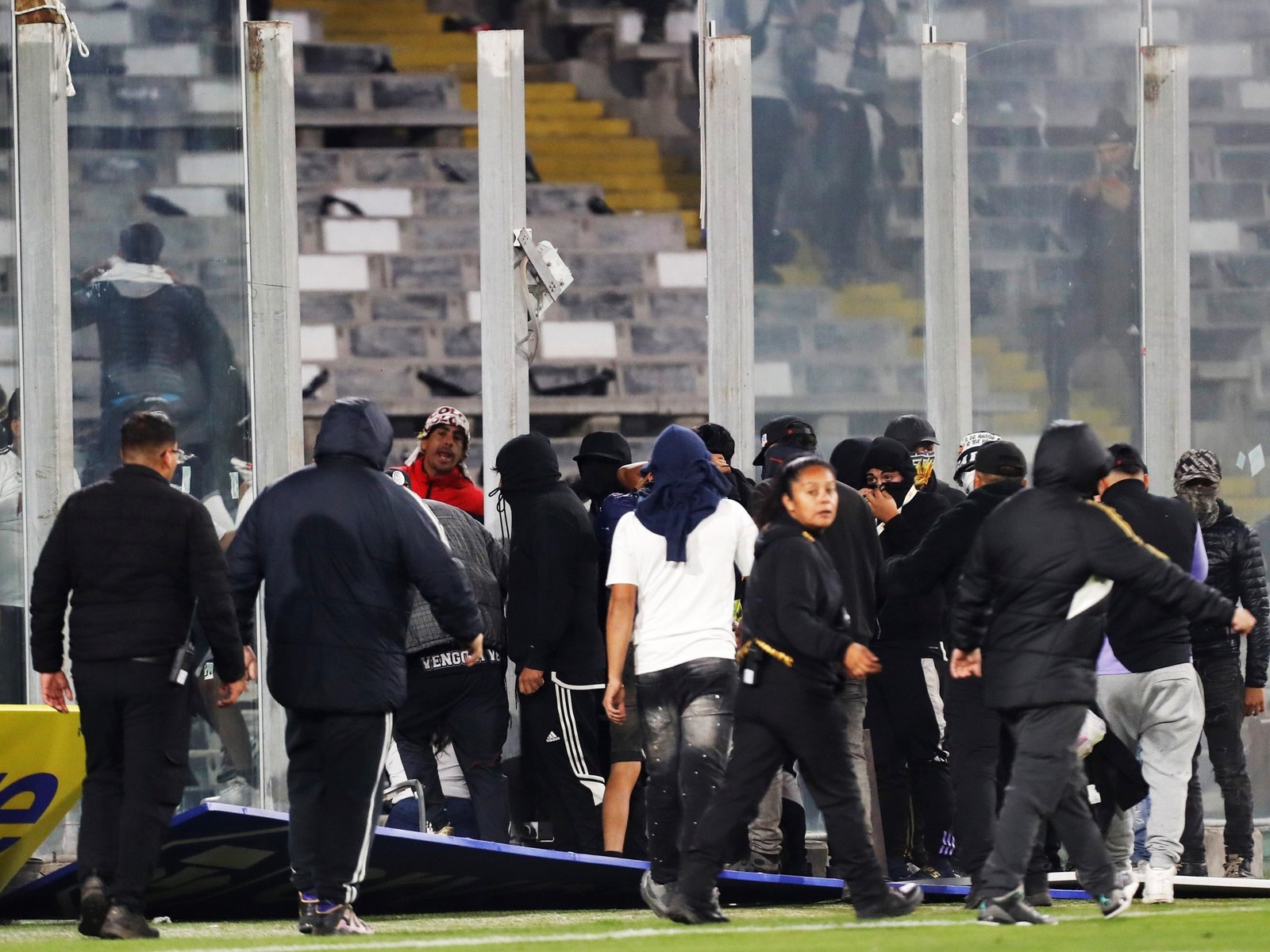 Imputan y separan de su cargo a un carabinero por la muerte de los dos hinchas de Colo Colo