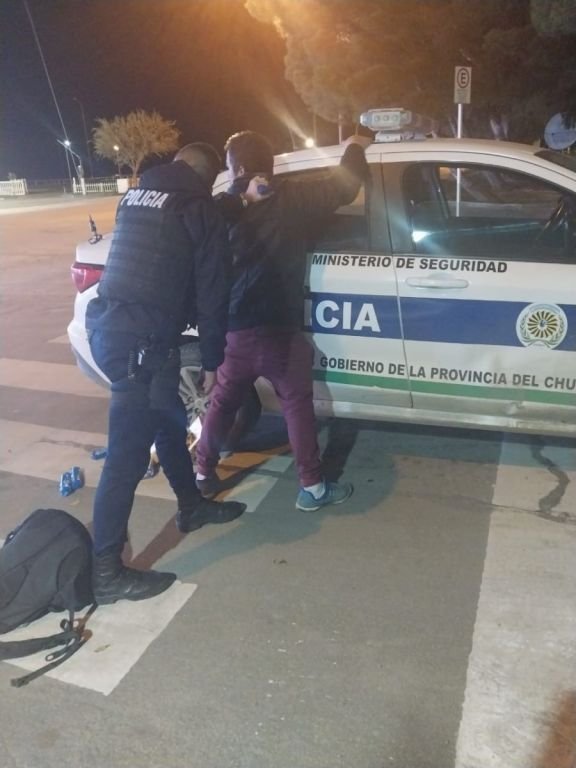Intentó robar bombones y galletitas en una estación de servicio y fue detenido