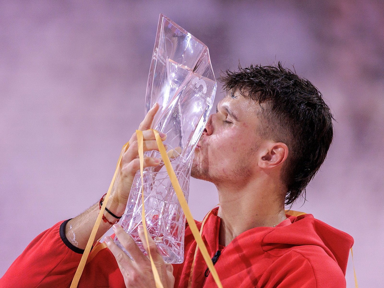 Jakub Mensik, el joven maravilla del tenis que bajó a Novak Djokovic del póster y tuvo una mano argentina para ganar en Miami