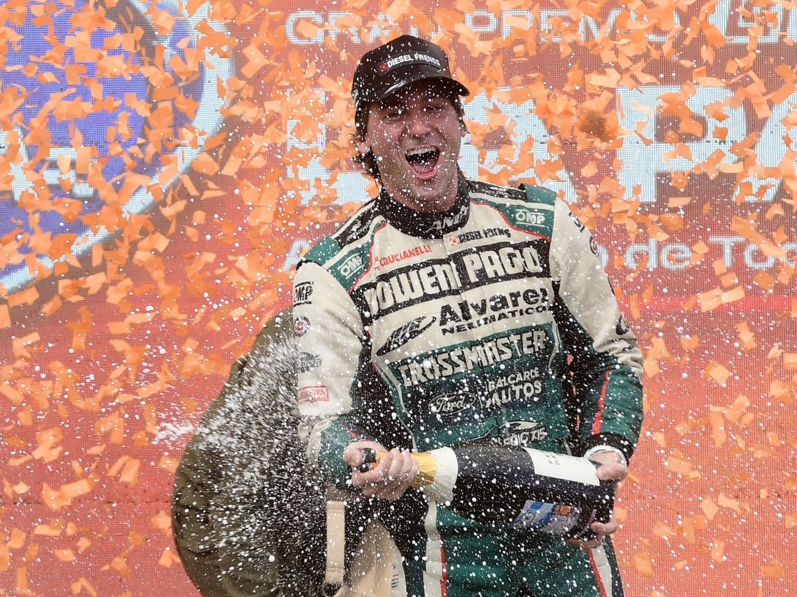 ‘Jhonnyto’ De Benedictis voló en La Pampa y le regaló un emotivo triunfo a su hija en la carrera especial del Turismo Carretera en Toay