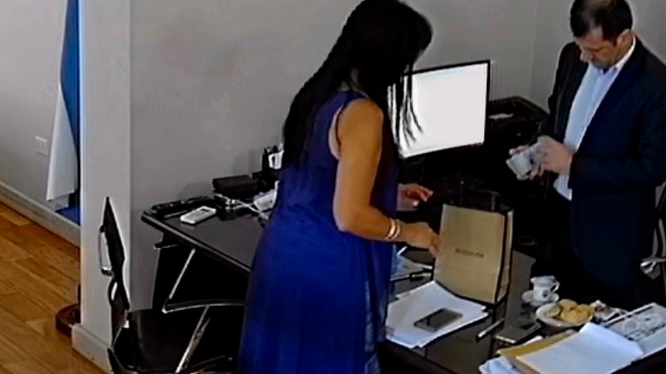 Kueider se victimizó y aseguró que no recibió coimas para votar la Ley Bases | El ex senador rompió el silencio desde Paraguay
