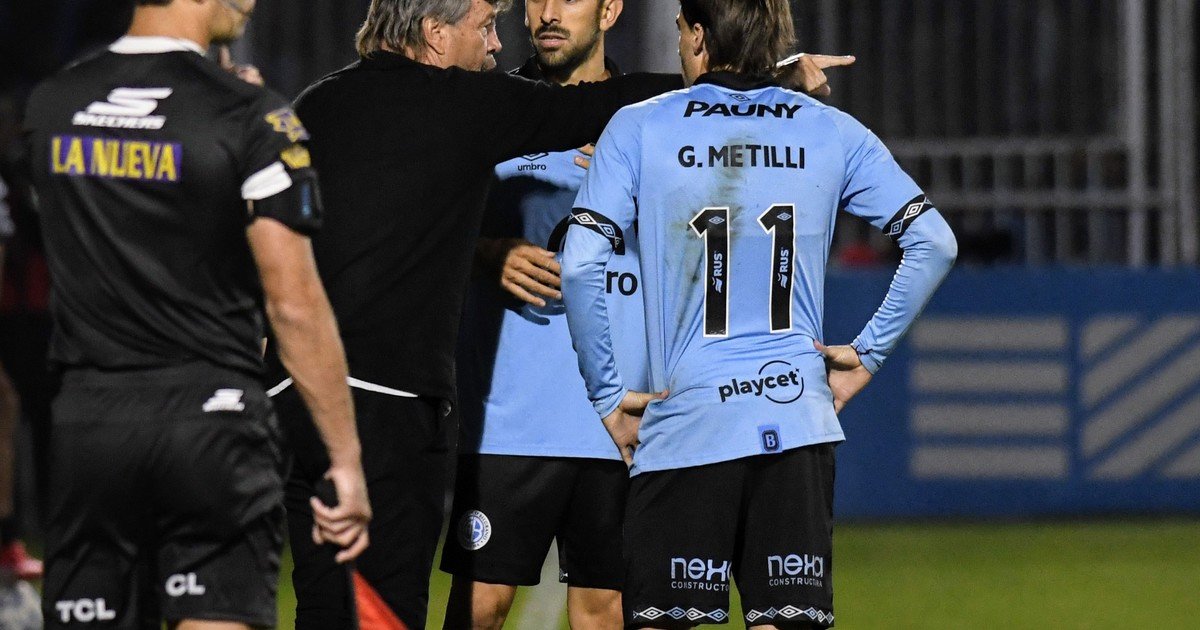 La bronca de Zielinski con los árbitros: “El gol de Jara es gol” y “las jugadas puntuales fueron todas para Boca” :: Olé