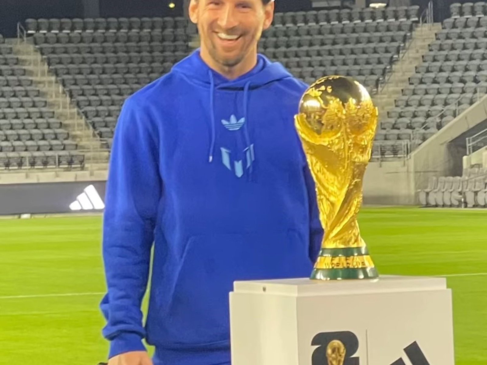 La emoción de Messi cuando se reencontró con la Copa del Mundo: “Es muy linda…”