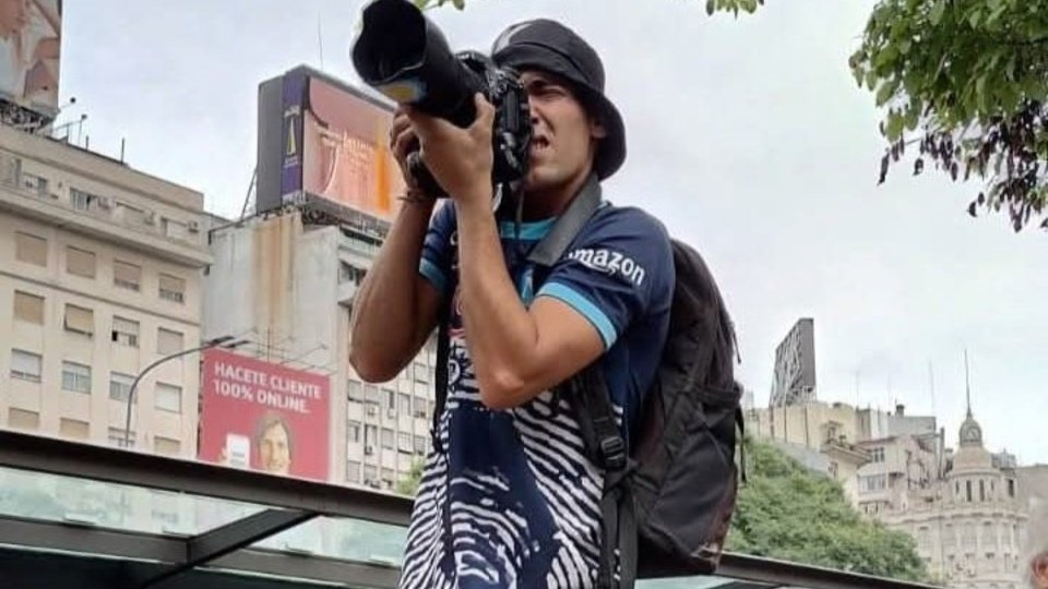 La familia de Pablo Grillo aseguró que el fotógrafo “podría salir de terapia” intensiva | Nuevo parte médico