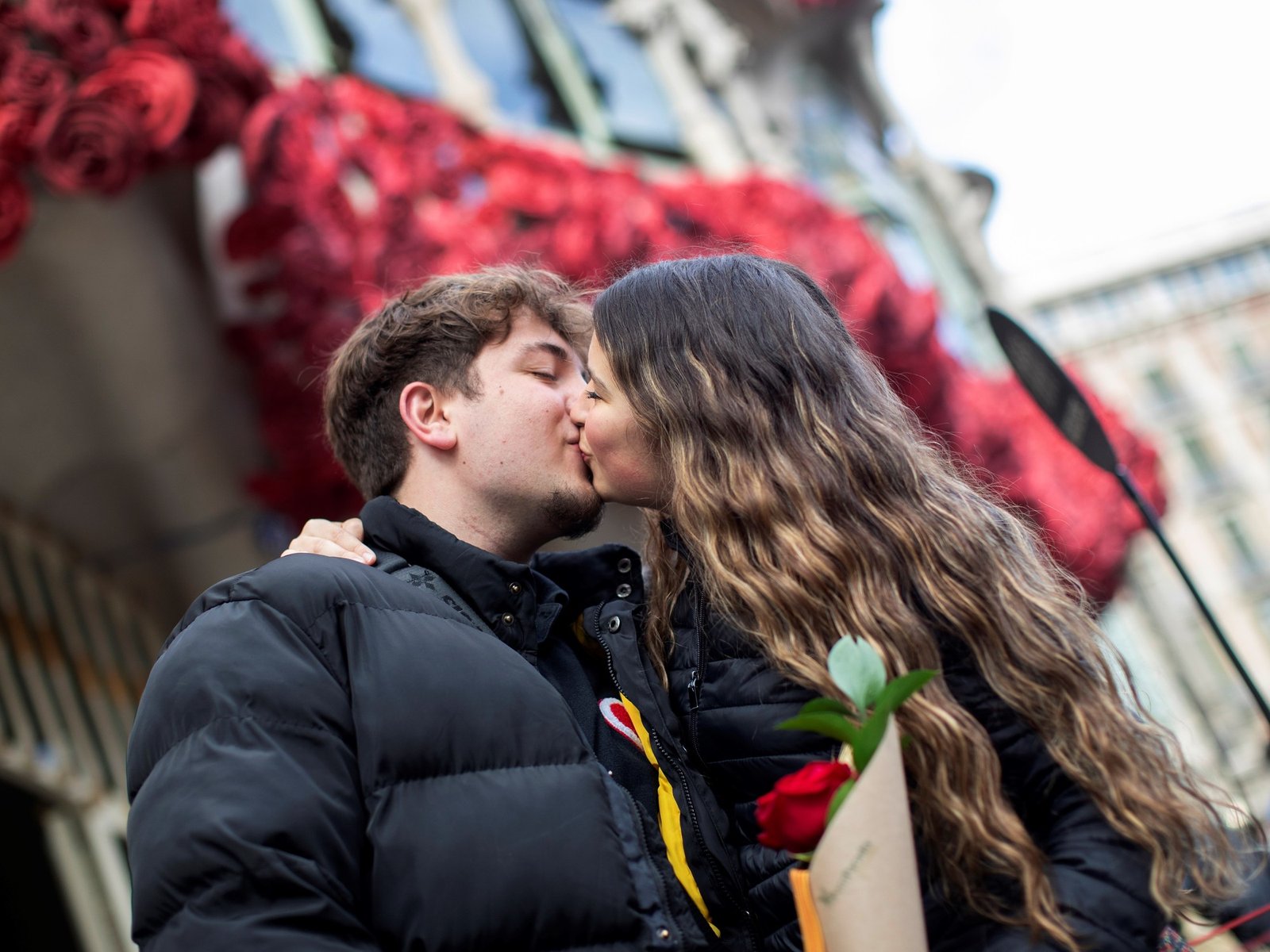 La gran fiesta del libro y la rosa en Barcelona que une cultura y tradición