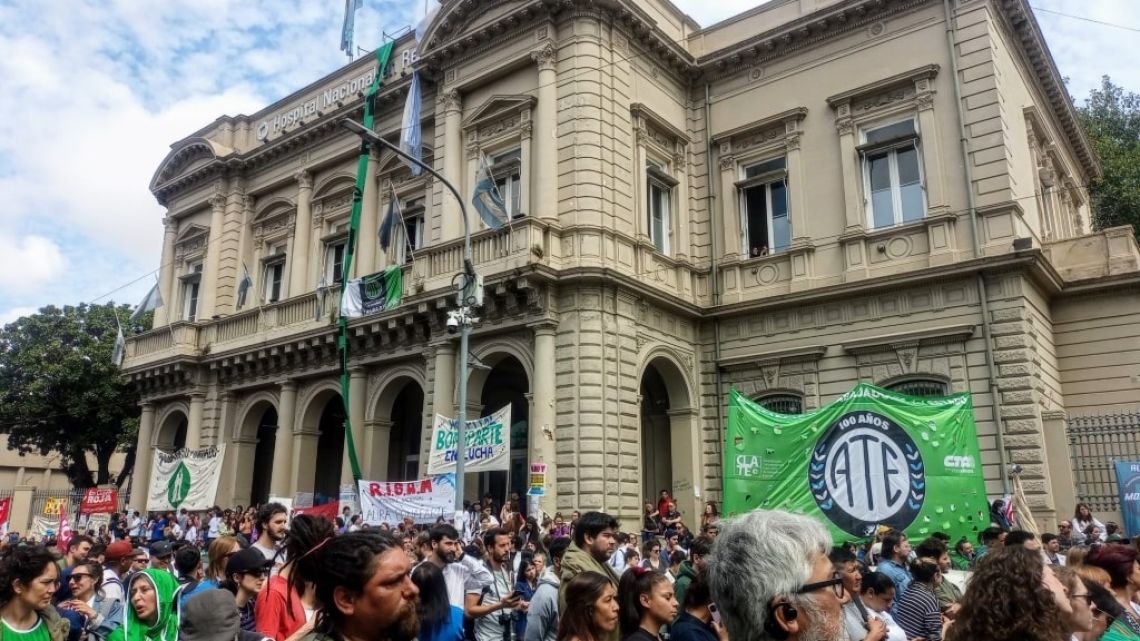 La “motosierra” corta la salud mental: cierran las residencias del Hospital Laura Bonaparte