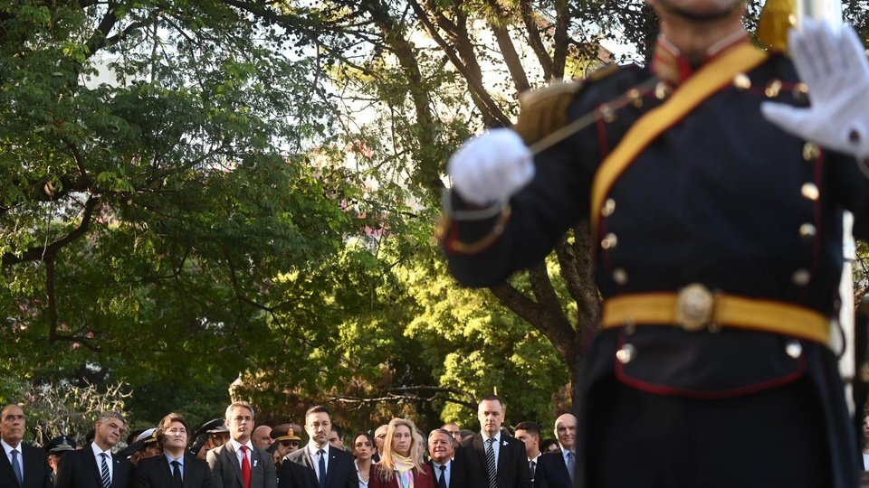 Lo que dejó el acto de Milei por Malvinas: entreguismo, veteranos afuera y la interna con Villarruel | La vicepresidenta hace su propio homenaje en Tierra del Fuego