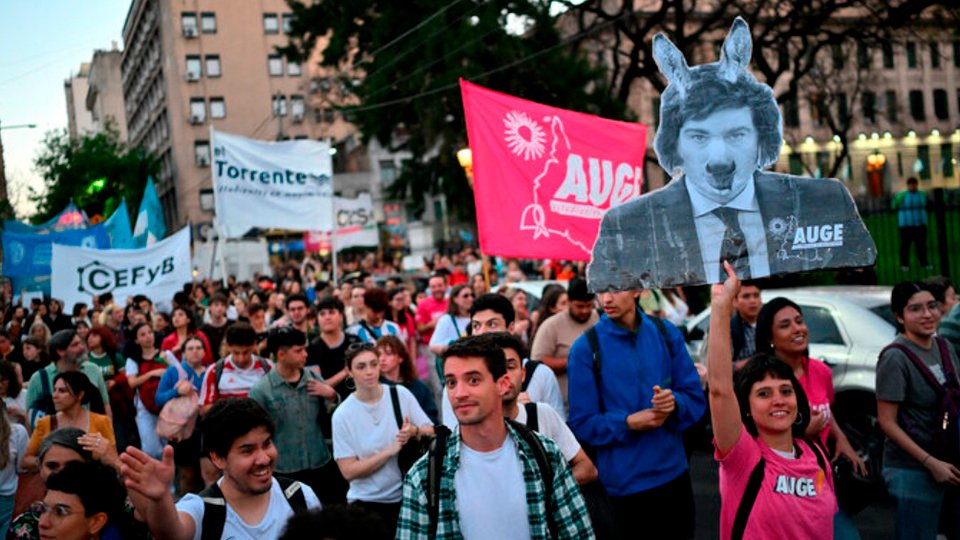 Los gremios universitarios se suman al paro general | El Frente Universitario de docentes y no docentes adhiere a la huelga de la CGT