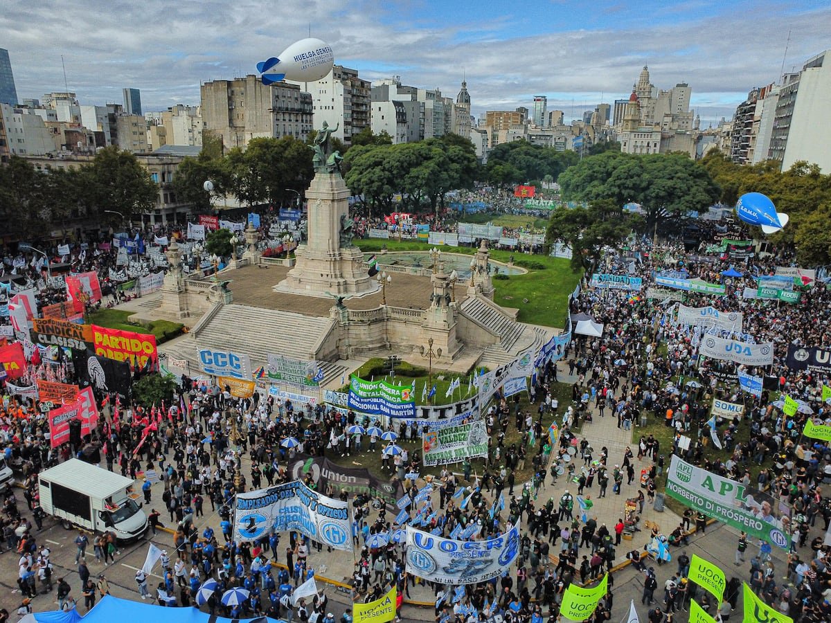 Los sindicatos argentinos calientan motores en la calle para una huelga general de 24 horas contra Milei