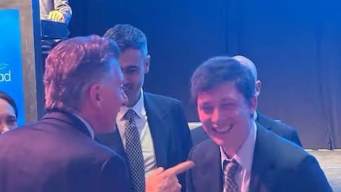 Macri y Caputo como caballeros frente al Círculo Rojo (aunque se maten por atrás)