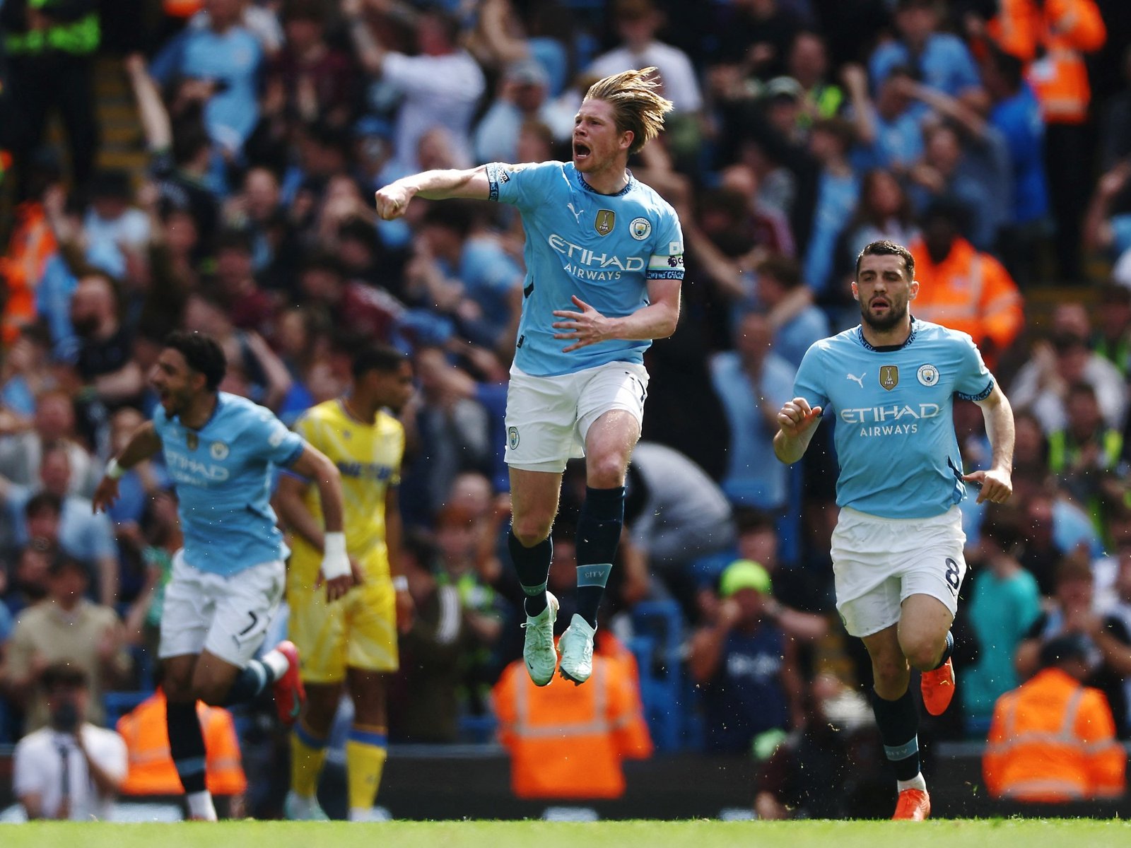 Manchester City se despertó a tiempo y goleó al Crystal Palace, mientras Guardiola estuvo encendido con el público