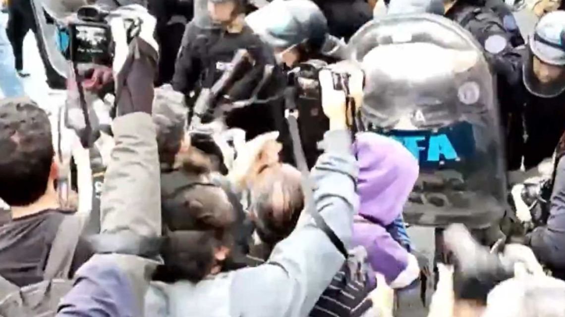 Marcha de jubilados: nuevamente hubo incidentes y represión a los manifestantes