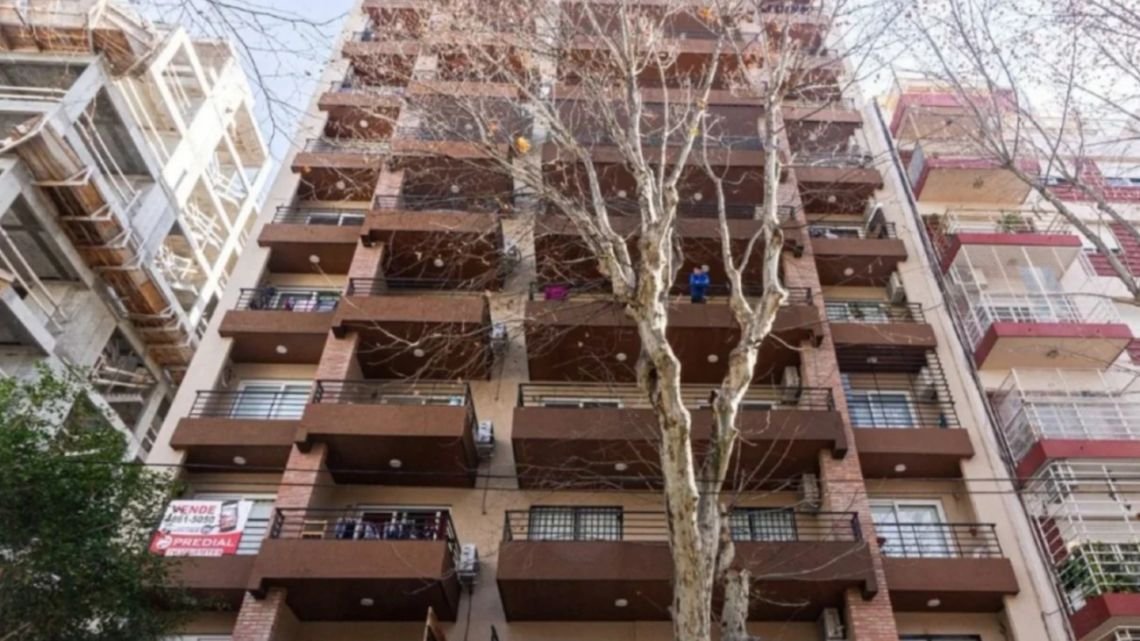 Más de 200 denuncias y 5 detenidos en una megaestafa con departamentos de pozo: “Estamos hablando de más de US$20 millones”