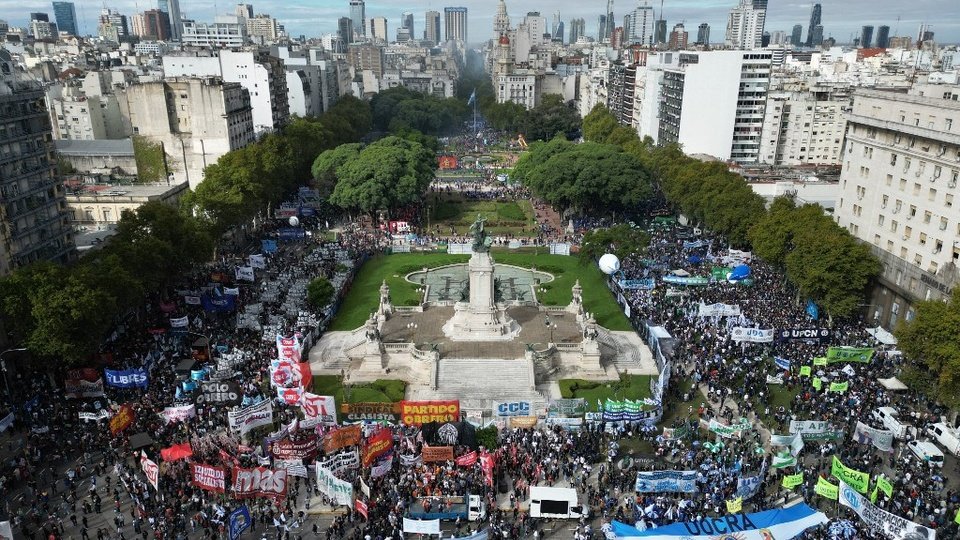 Masiva marcha frente al Congreso, sin represión y con la CGT | “Los jubilados somos la vanguardia contra el ajuste”