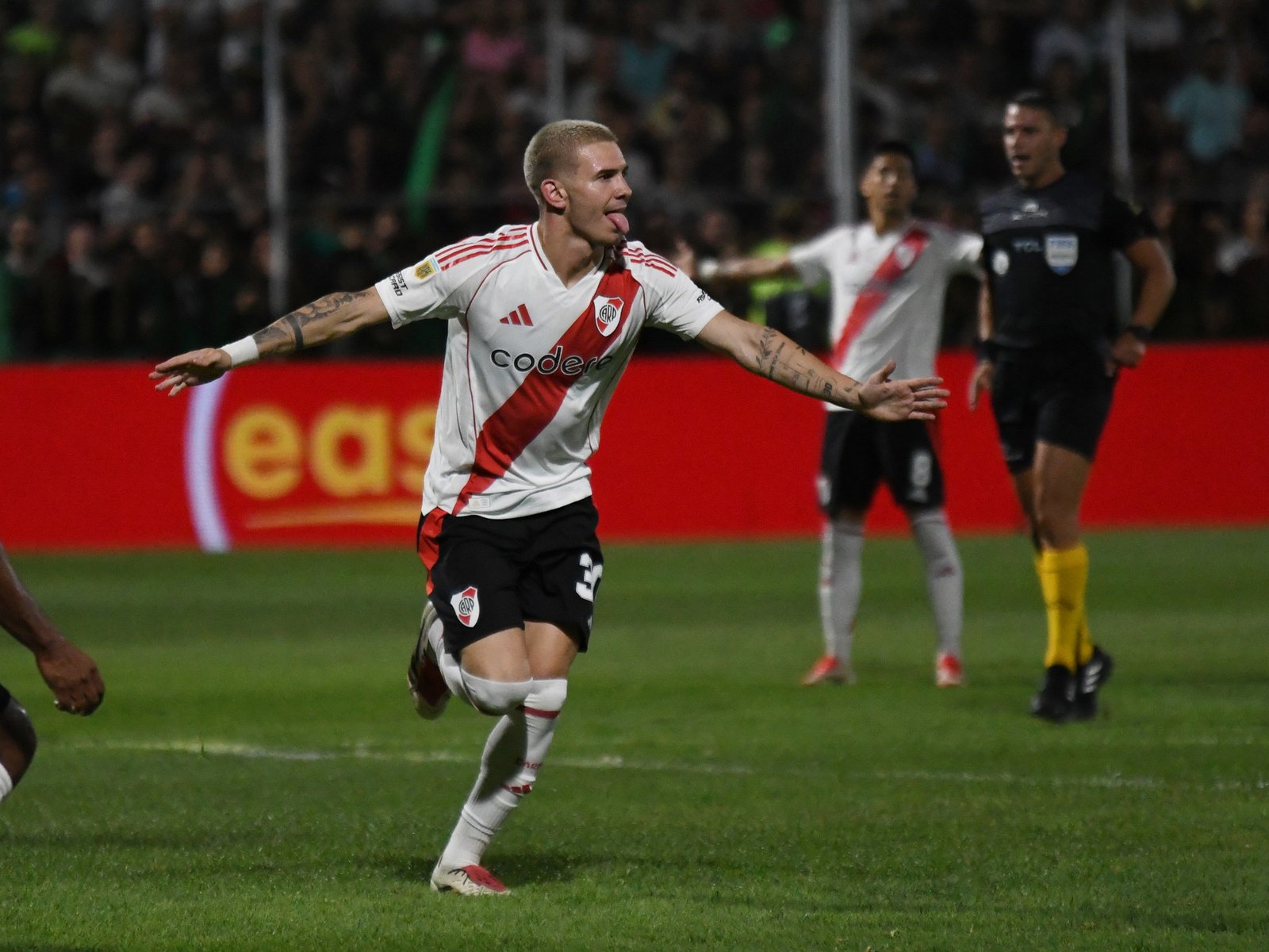 Mastantuono, el pibe de 17 años que se pone la mochila en un plantel repleto de refuerzos millonarios