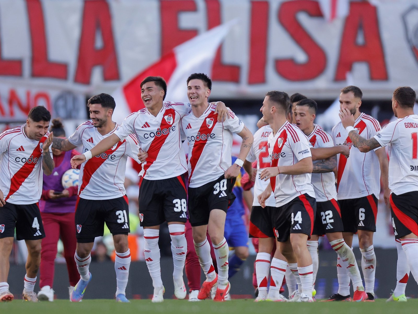 Mastantuono y Enzo Pérez, los extremos del DNI, las grandes figuras del equipo de Gallardo