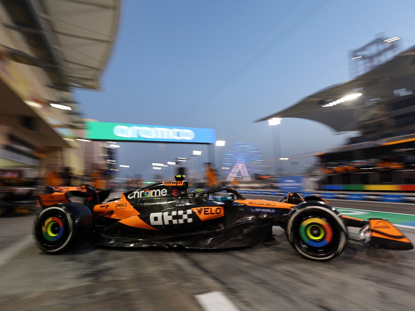 McLaren hace gala de su poderío en el arranque del GP de Bahréin, mientras Doohan muestra coraje y sorprende a Gasly en Alpine