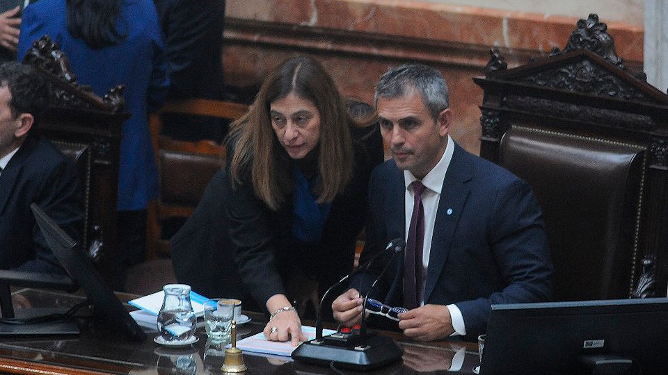 Menem suma repudios por manipular la conformación de la comisión investigadora del criptogate
