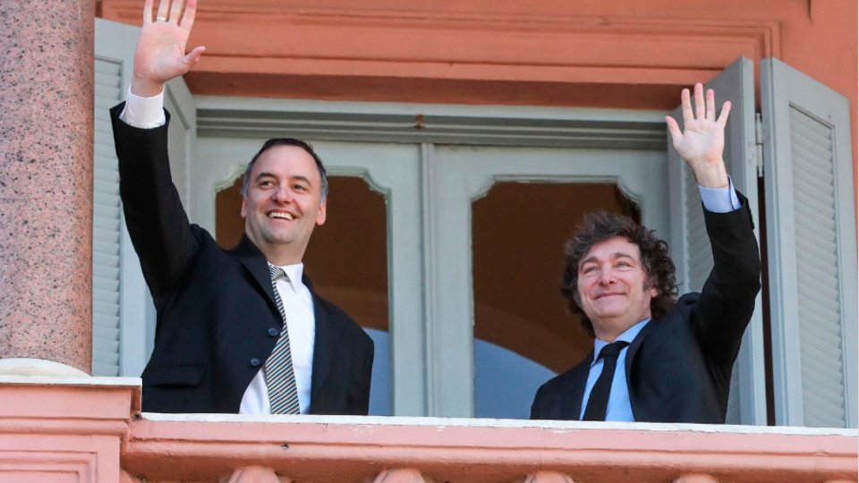 Milei se mete de lleno en la campaña porteña y bonaerense para tratar de fidelizar los votos libertarios | Recorrerá la Ciudad con Adorni y planea volver a cruzar la General Paz para encabezar un acto en La Plata