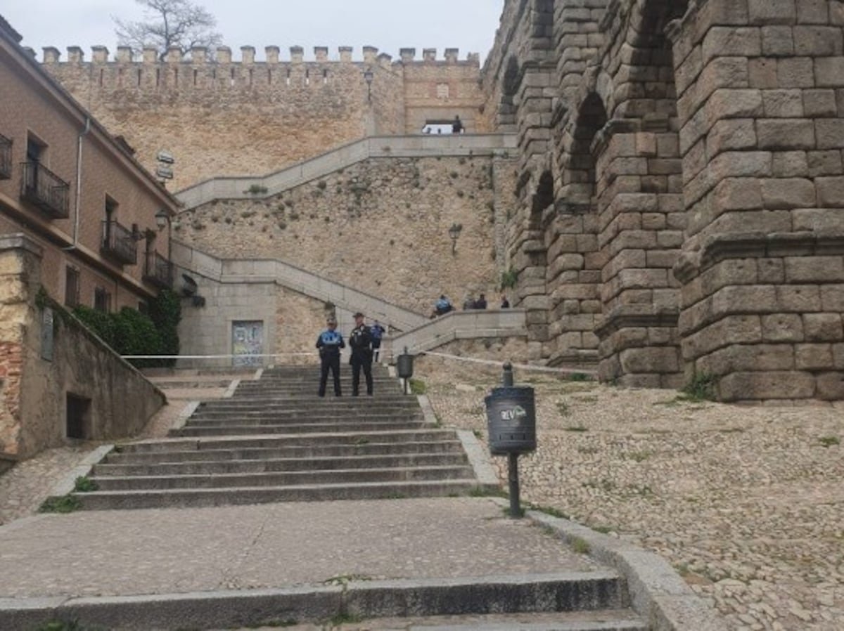 Muere un turista británico al precipitarse desde el mirador del acueducto de Segovia | España