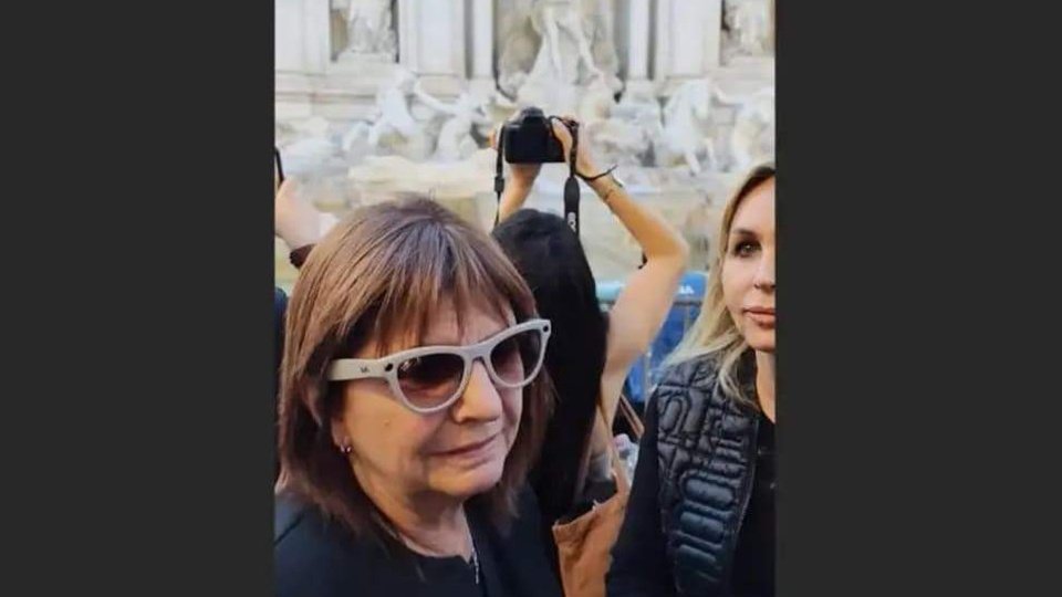 Patricia Bullrich, de paseo en Fontana di Trevi con fondos públicos | La ministra respondió a las críticas de Francisco sobre la represión a los jubilados