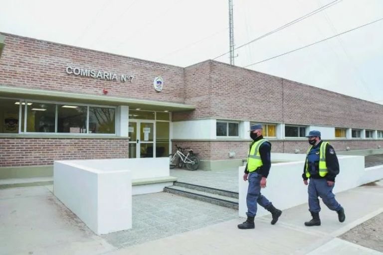 Plottier: investigan la muerte de un hombre hallado sin vida dentro de su auto