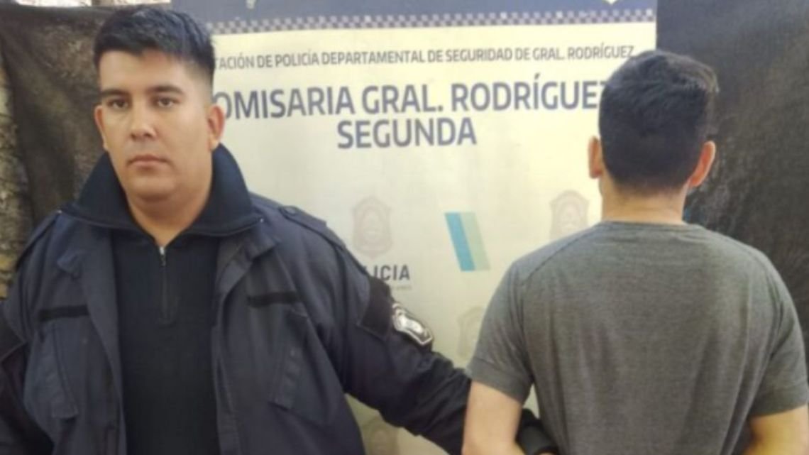 Policía porteño detenido por abusar de un niño de 10 años y difundir las imágenes por internet