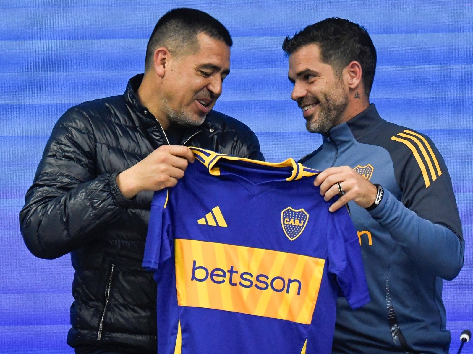 Por qué Riquelme cambió de opinión y echó a Gago de Boca de la noche a la mañana