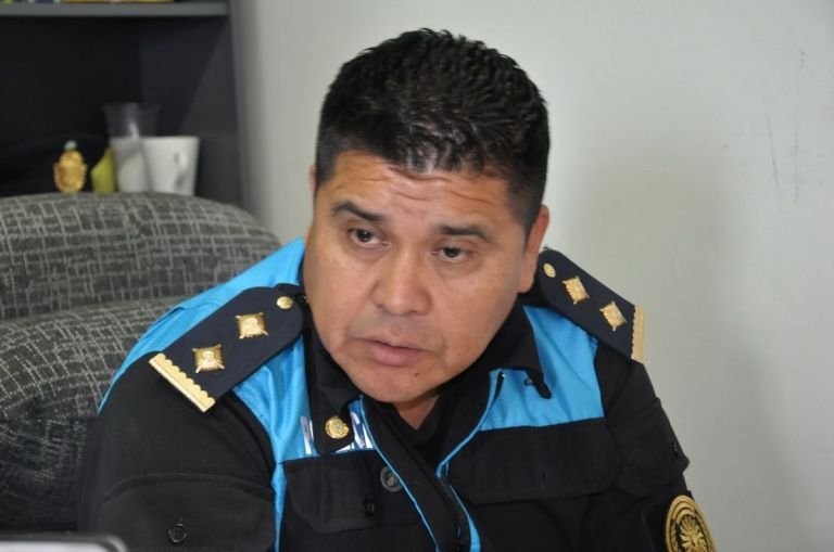 Preocupante: estudiantes se convocaron a una plaza para pelear y llevaban armas blancas