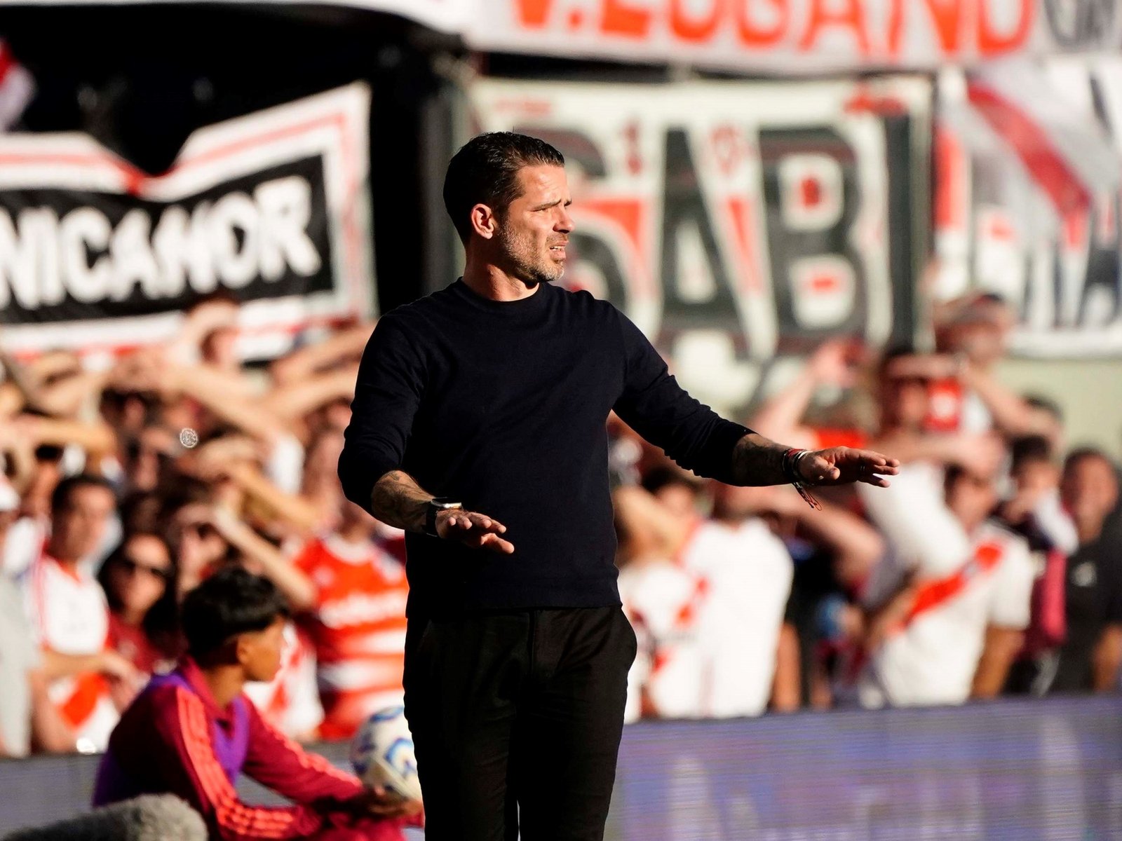 Riquelme echó a Gago de Boca tras la dura derrota en el Superclásico